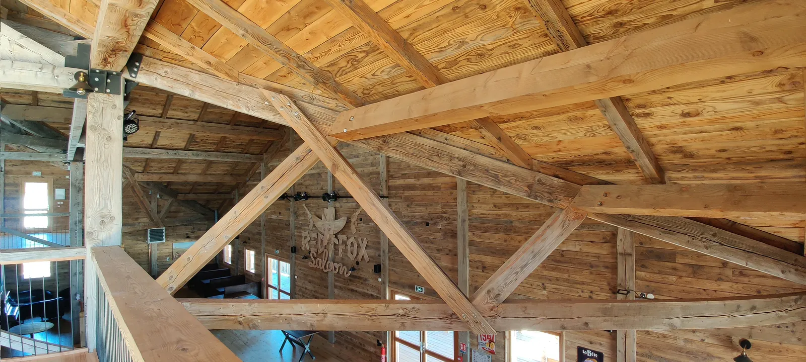 Demi-ferme de noue de la charpente en bois massif, Saint-Agrève