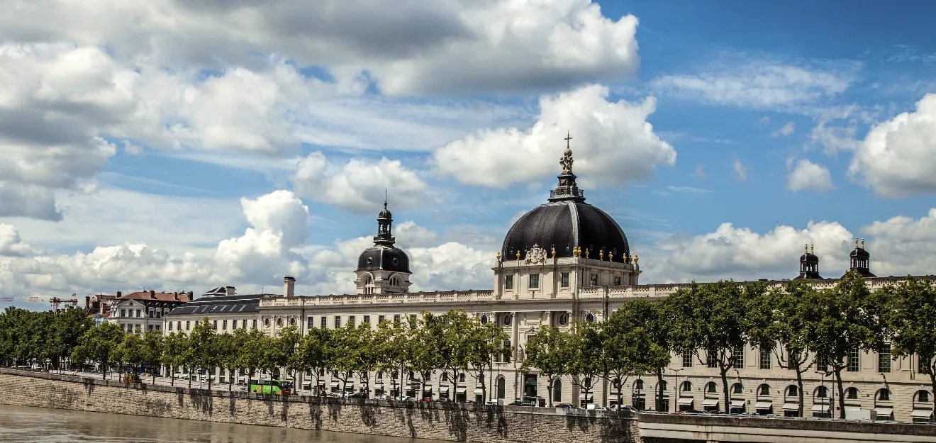 Grand Hôtel-Dieu de Lyon, façade sur le Rhône
