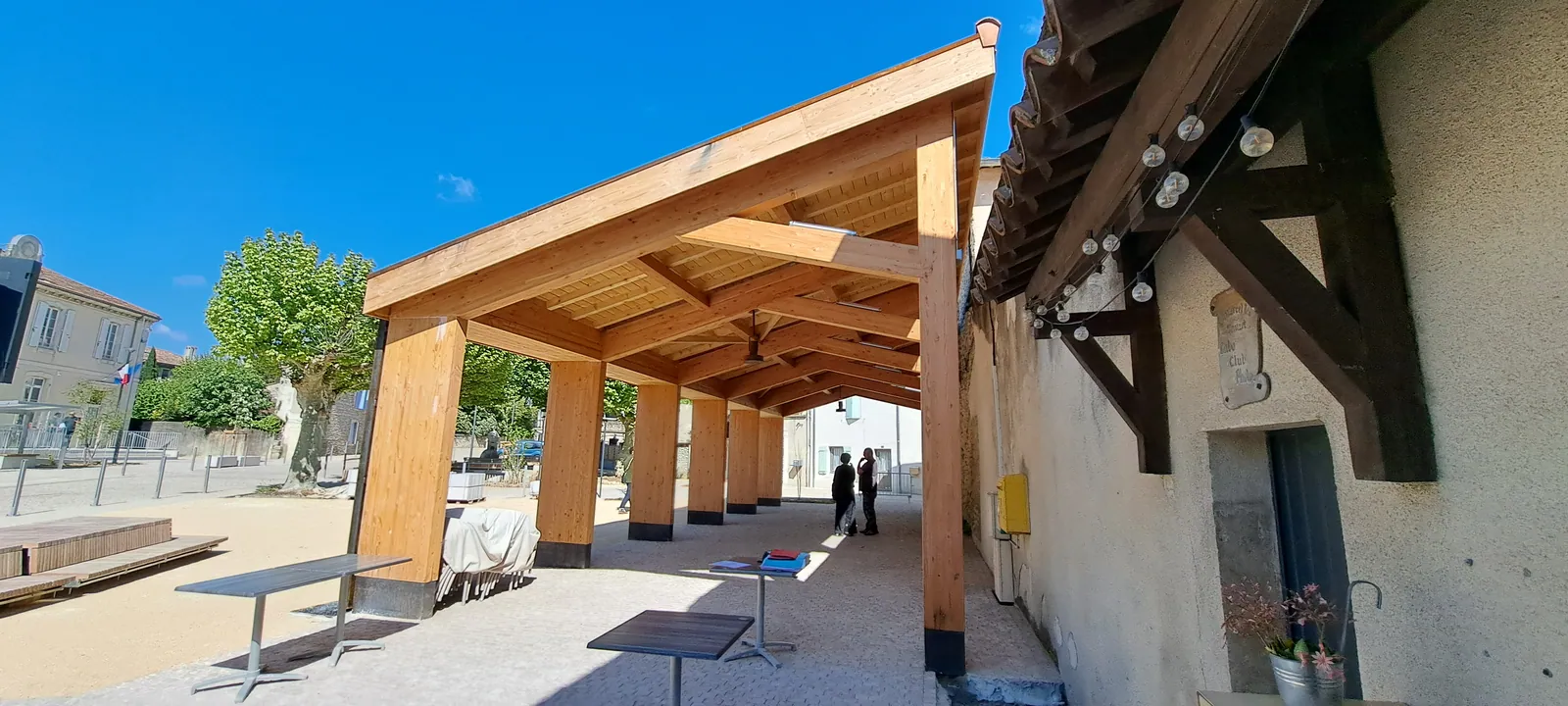 Halle couverte en bois de Saint-Marcel-lès-Sauzet