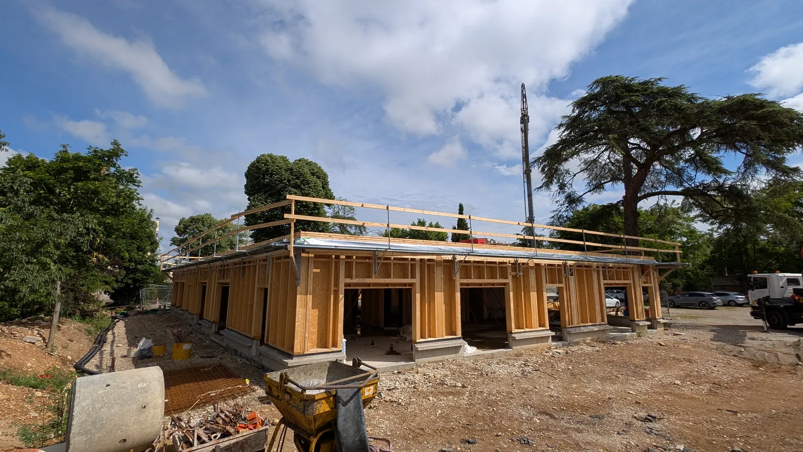 Structure bois du plateau technique en cours de chantier, lycée Saint-Maurice à Romans-sur-Isère