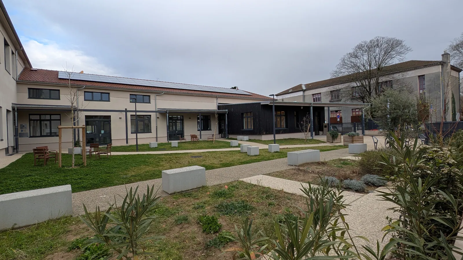 Cour de la Maison pour tous de l'îlot Ferry à Valence