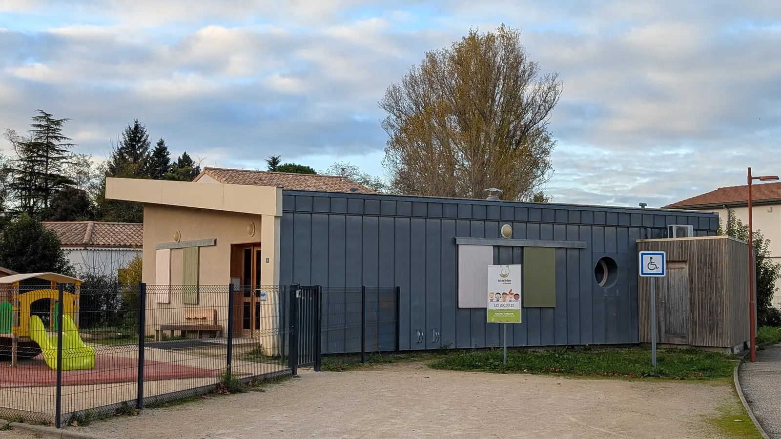 Micro-crèche de Loriol-sur-Drôme, façade d'entrée